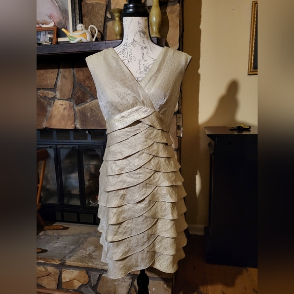 Shimmery gold Jessica Howard layered sleeveless dress. New with tags. - Picture 1 of 3